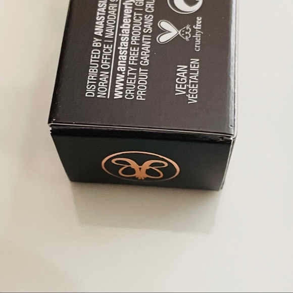 Anastasia Beverly Hills Highlighter Liquid Glow in Perla  HOST PICK - Picture 14 of 16